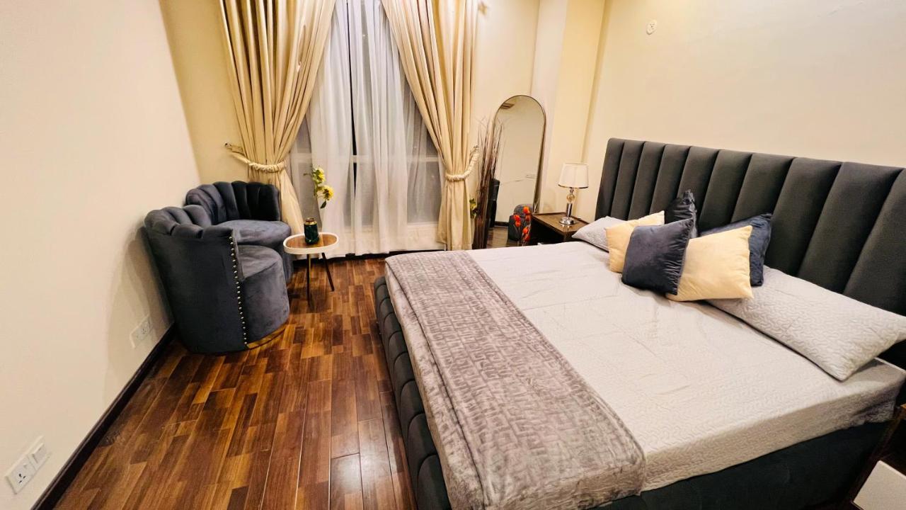 Appartement Sky Heights Luxury Apart Facing Centaurus à Islamabad Extérieur photo