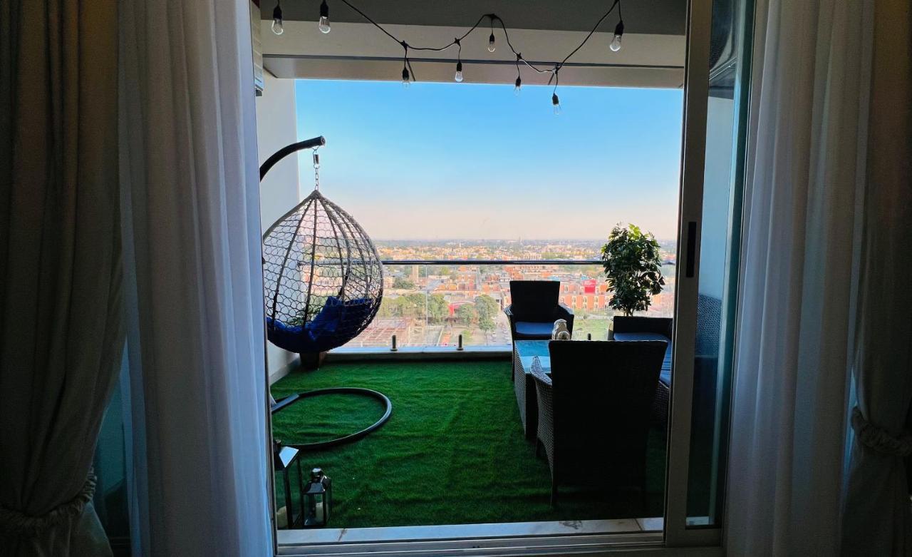 Appartement Sky Heights Luxury Apart Facing Centaurus à Islamabad Extérieur photo