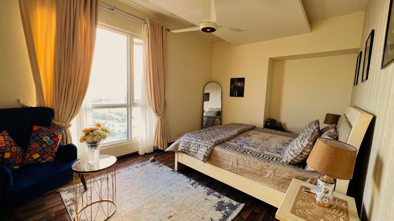 Appartement Sky Heights Luxury Apart Facing Centaurus à Islamabad Extérieur photo