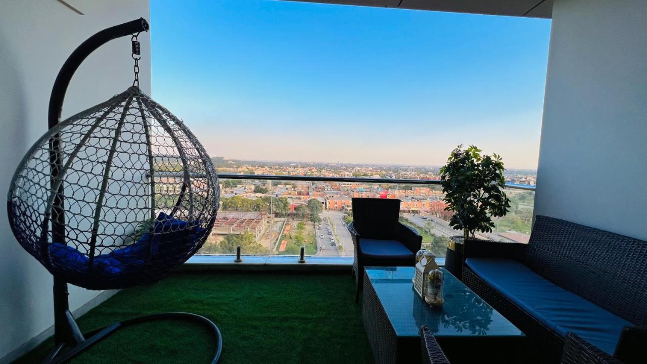 Appartement Sky Heights Luxury Apart Facing Centaurus à Islamabad Extérieur photo