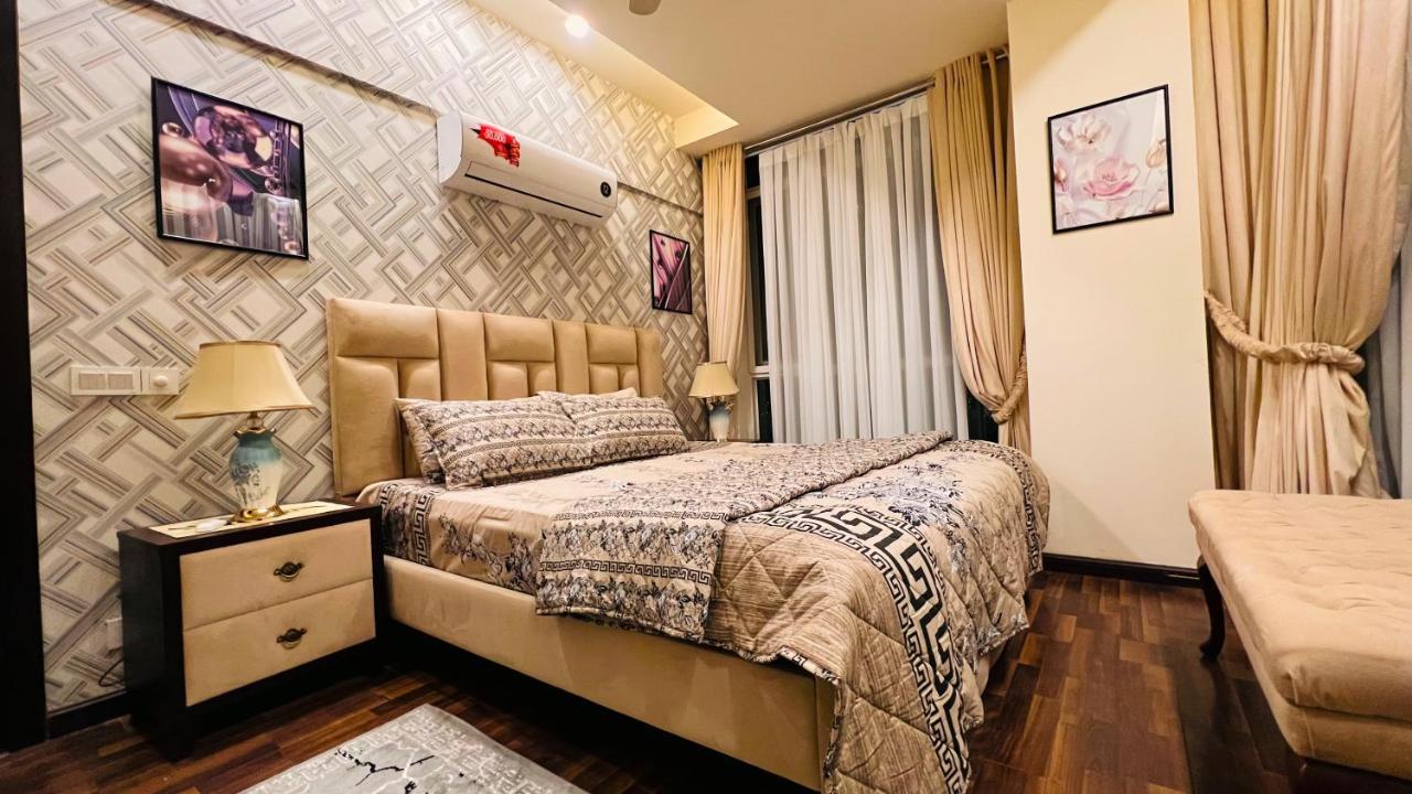 Appartement Sky Heights Luxury Apart Facing Centaurus à Islamabad Extérieur photo
