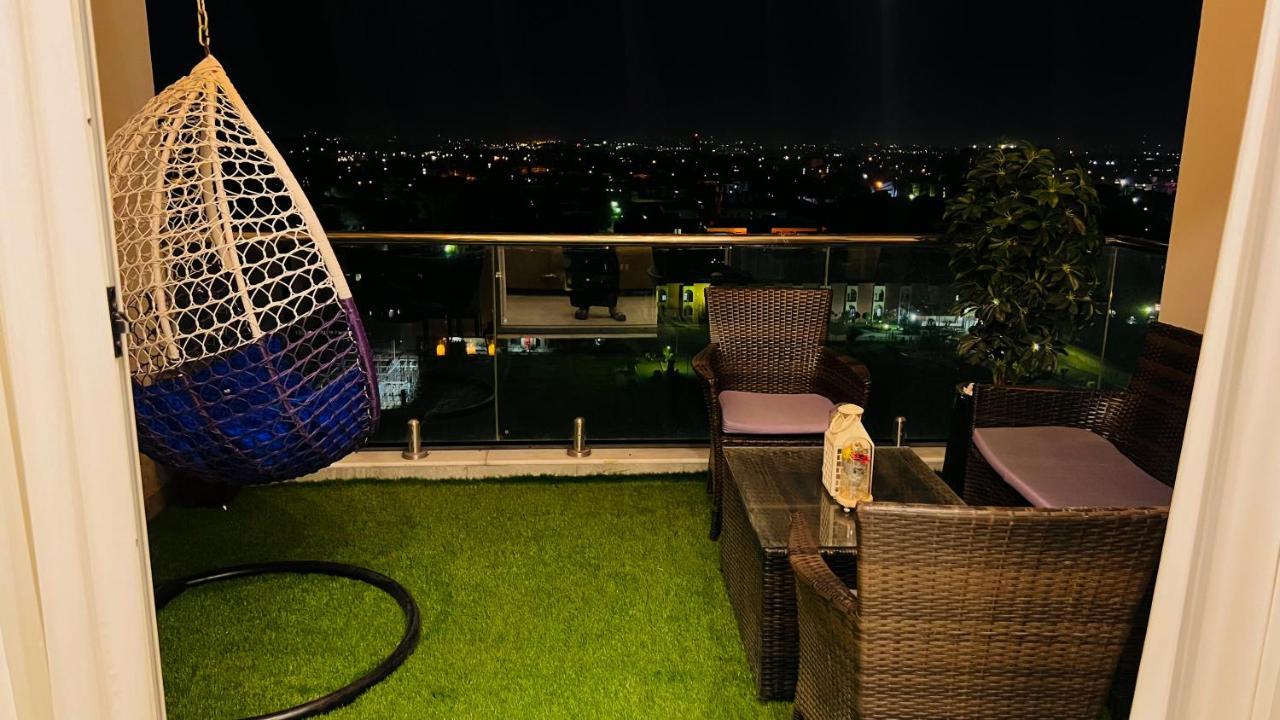 Appartement Sky Heights Luxury Apart Facing Centaurus à Islamabad Extérieur photo