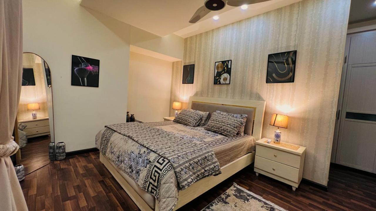 Appartement Sky Heights Luxury Apart Facing Centaurus à Islamabad Extérieur photo