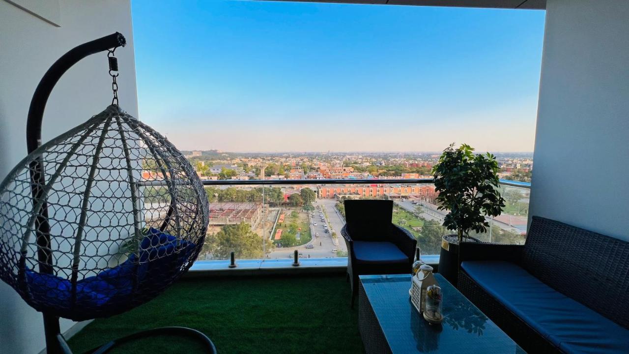 Appartement Sky Heights Luxury Apart Facing Centaurus à Islamabad Extérieur photo