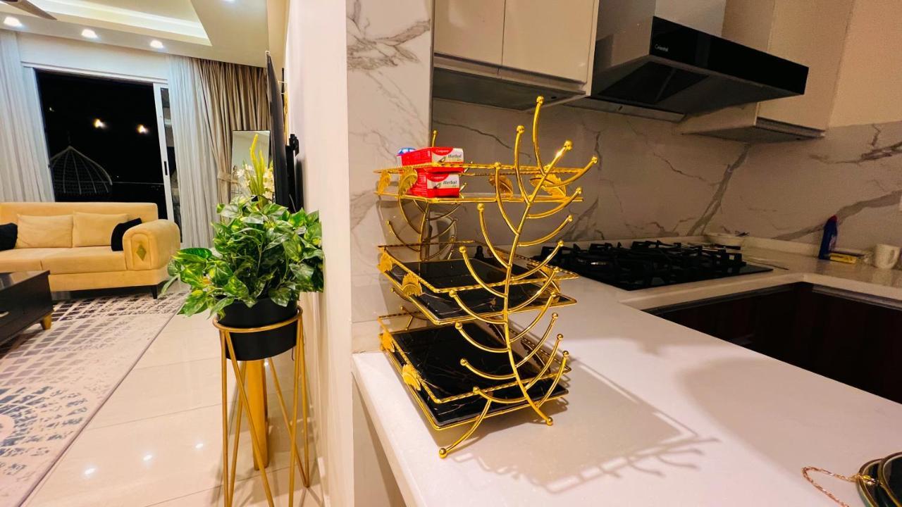 Appartement Sky Heights Luxury Apart Facing Centaurus à Islamabad Extérieur photo