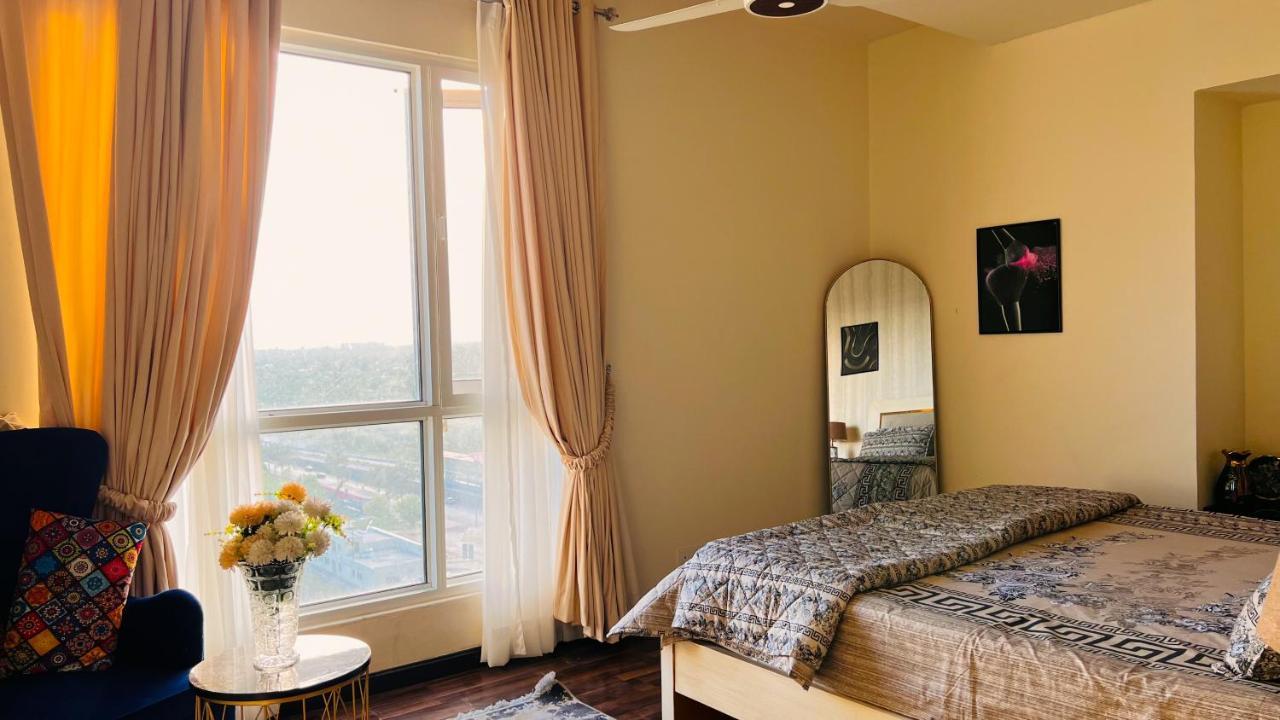 Appartement Sky Heights Luxury Apart Facing Centaurus à Islamabad Extérieur photo