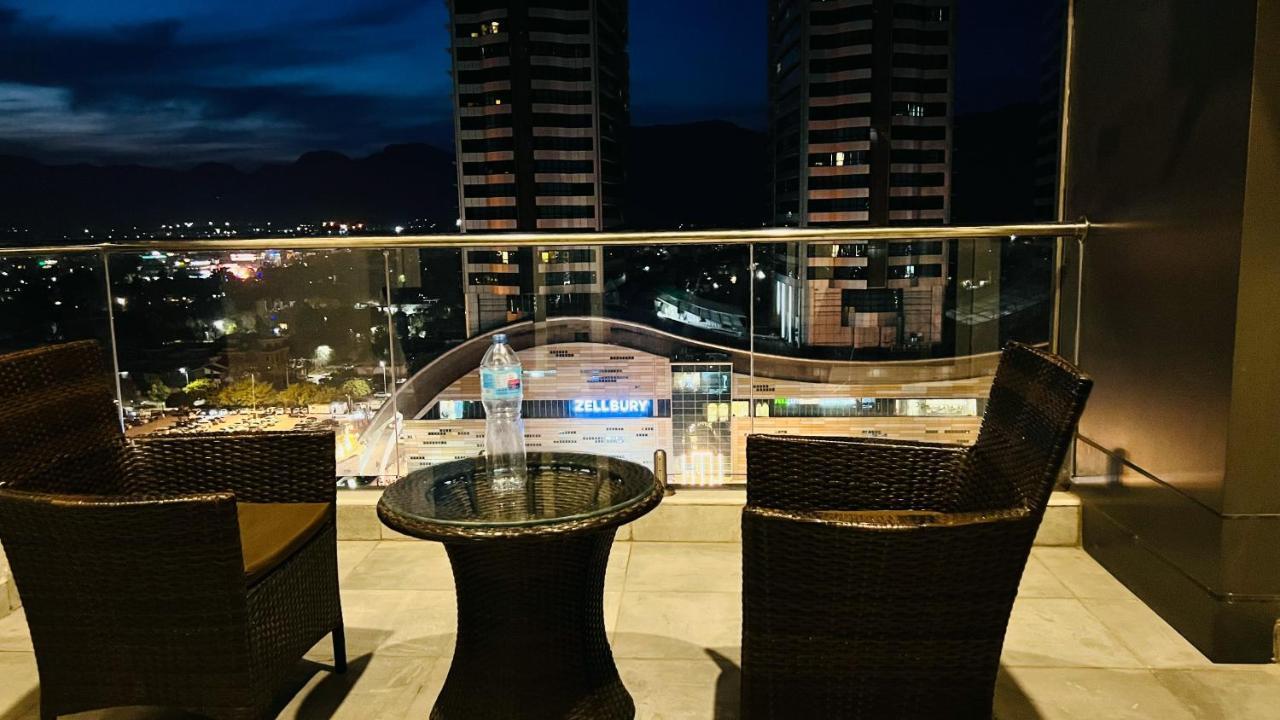 Appartement Sky Heights Luxury Apart Facing Centaurus à Islamabad Extérieur photo