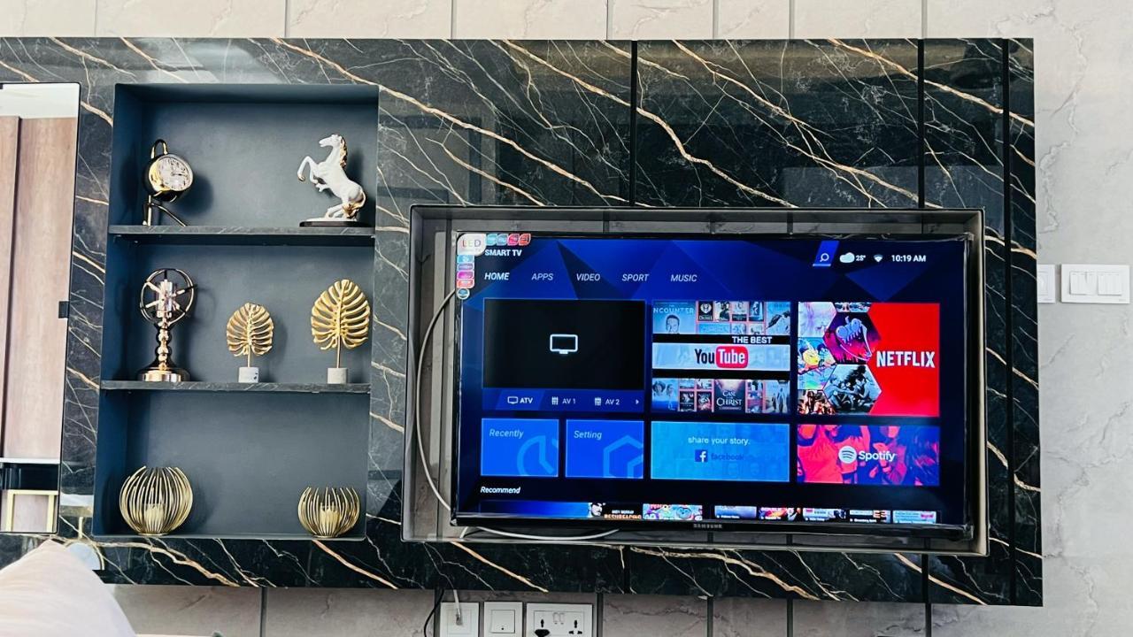 Appartement Sky Heights Luxury Apart Facing Centaurus à Islamabad Extérieur photo